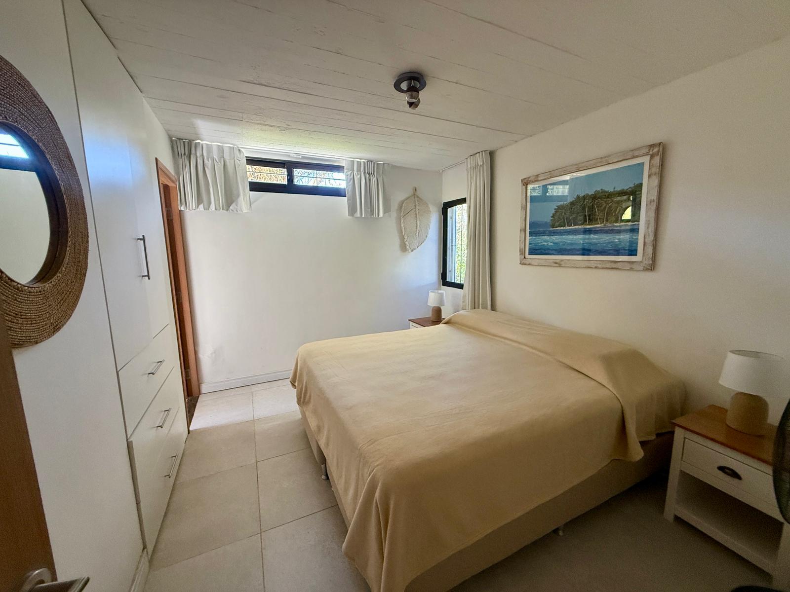 Linda casa de estilo colonial en altos de La Barra